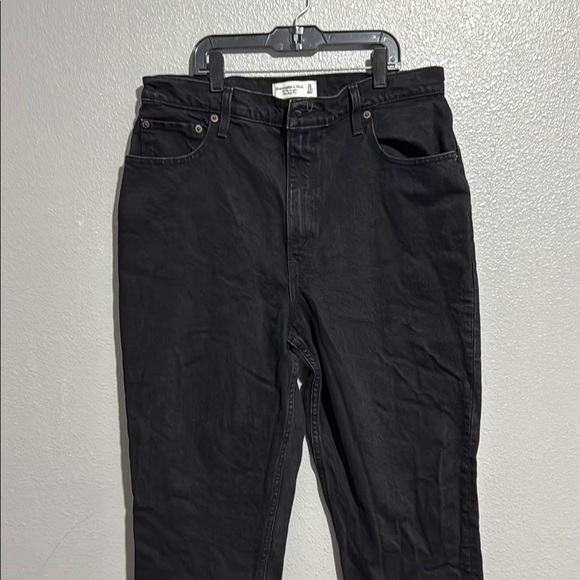 Abercrombie & Fitch Curve Love Ultra High Rise 90s Straight Jean - Picture 3 of 9